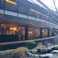 旅館風のモダンなホテルという雰囲気。