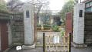 コンパクトだが庭木と本堂が良く調和していて雰囲気が良かった