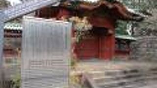 とても素晴らしい造りの門