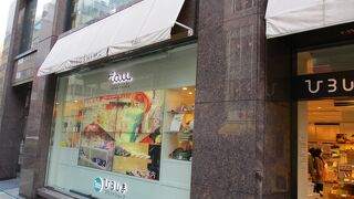 全体が広島一色のビル