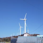 原子力発電所の町に風力発電