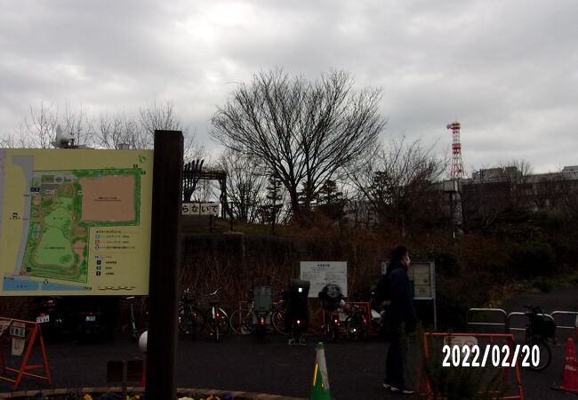 目黒川沿いにある公園です。