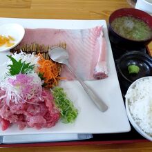 中落ち定食900円也。かなりお値打ちにいただける