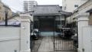 コンパクトだがお寺らしい空間