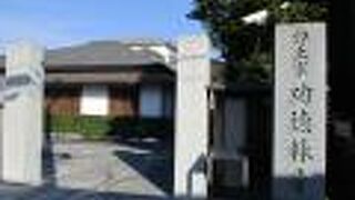 お寺の説明は、案内表示板のQRコード読み取りでも出来る