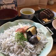 おいしいしらす丼が食べられる