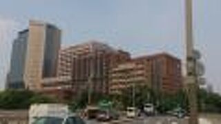 大学とは思えないくらい立派なビル