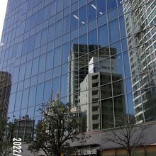 外観です。他の建物がうつっています。