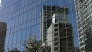 貸しオフィスの高層ビルです。