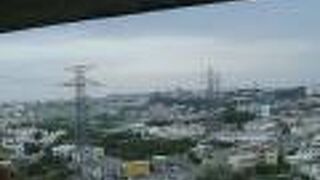 うるま市街を見渡す