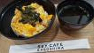 空港内の軽食スタンド