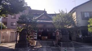 キャットストリートの裏手にある神社です