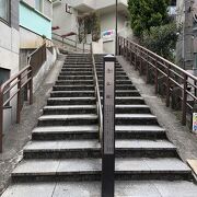 急な階段坂です