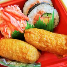 これから北海道に行くのにね、弁当のかに食べてどうする