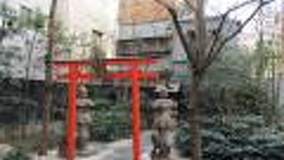 お社はとても小さくて質素な造りでした