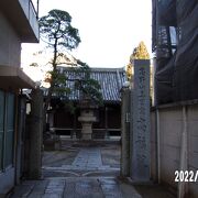 誕生八幡神社の奥にあります。