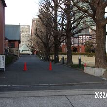 正門の様子です。