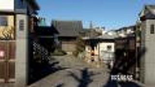 建物と庭があるだけです。