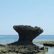 キノコのような形をした奇妙な岩