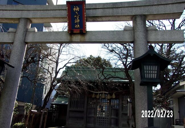 鳥居と社殿のみの神社です。