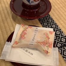 お茶とお菓子