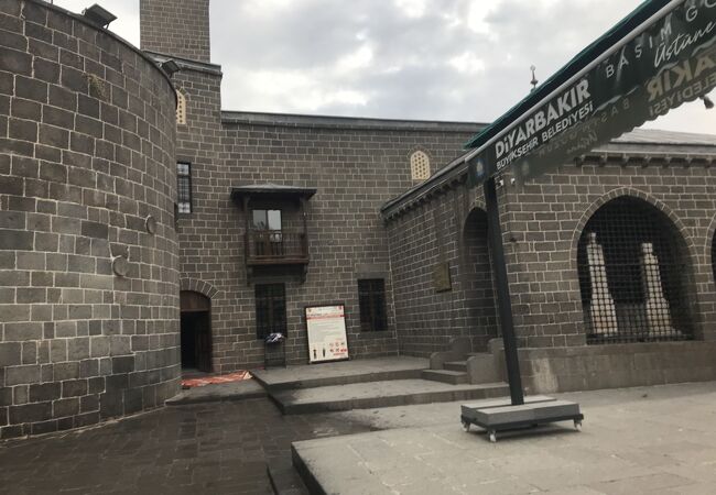 ディヤルバクル博物館の入口のすぐそば