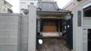 お寺らしさを感じる本堂を持つ寺院