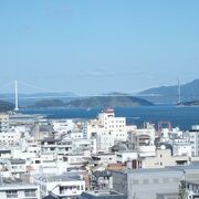 ３つのつり橋が連なる大きな橋