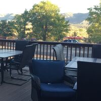 無料の朝食もテラスで楽しめます。