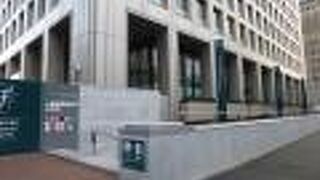 地下には多くの飲食店が