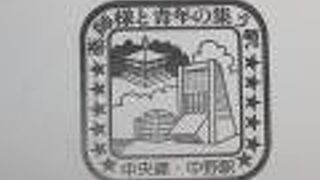 黄色い電車の乗り場が変わるので要注意