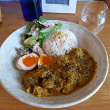 三種の山椒の鶏肉カレー800円