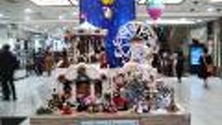 クリスマスシーズンの横浜タカシマヤ