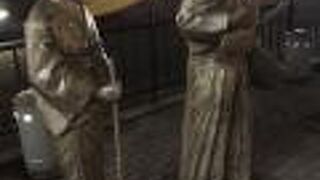 いづろ通りの電停そばです