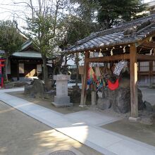 向かって右手には…