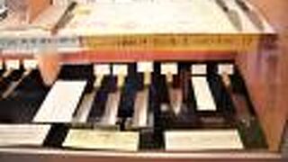 ショッピングコーナーが充実していて高級刃物が販売されています。