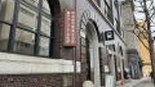 建物は、旧横浜市外電話局