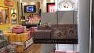 店舗は小さいです