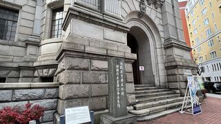 横浜正金銀行として建てられた建物