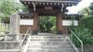 裏の高台へ行く道は「あじさいロード」　