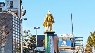 火縄銃を持つ黄金像