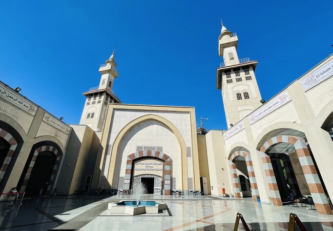  パレルモ地区の一等地に建つモスク