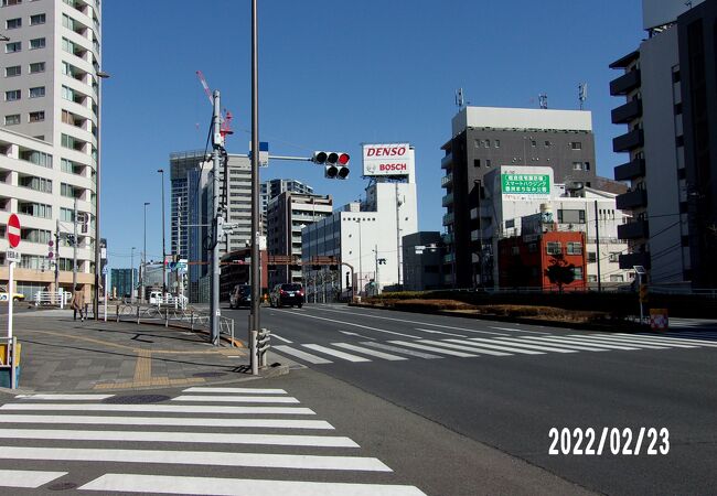今は幅が広い坂になっています。