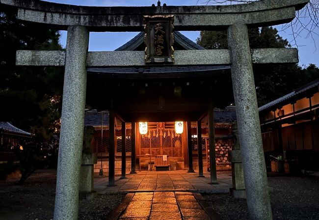 御香宮神社の境内にあります