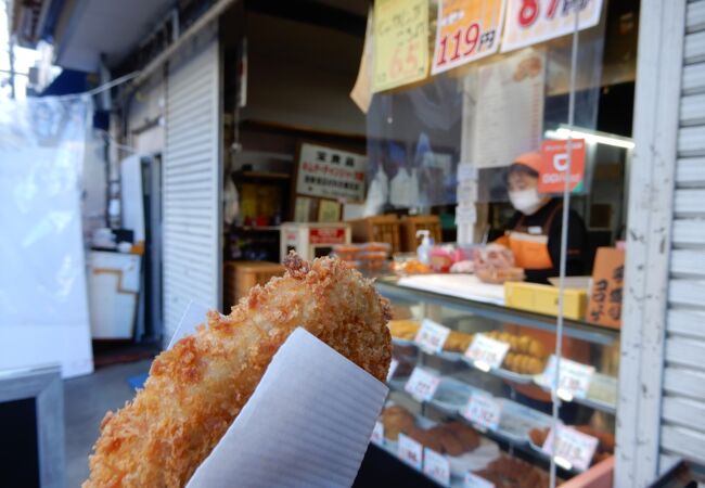 仙台朝市の名物店舗の一つです