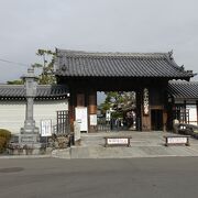 「西の御所」と呼ばれる大寺院