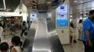 昭和の人は壁画前