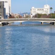 眉山が見える徳島市中心の橋