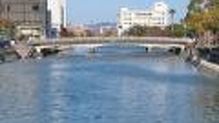 眉山が見える徳島市中心の橋