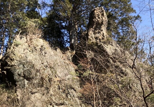 ロックガーデンの入り口辺りにある巨岩です